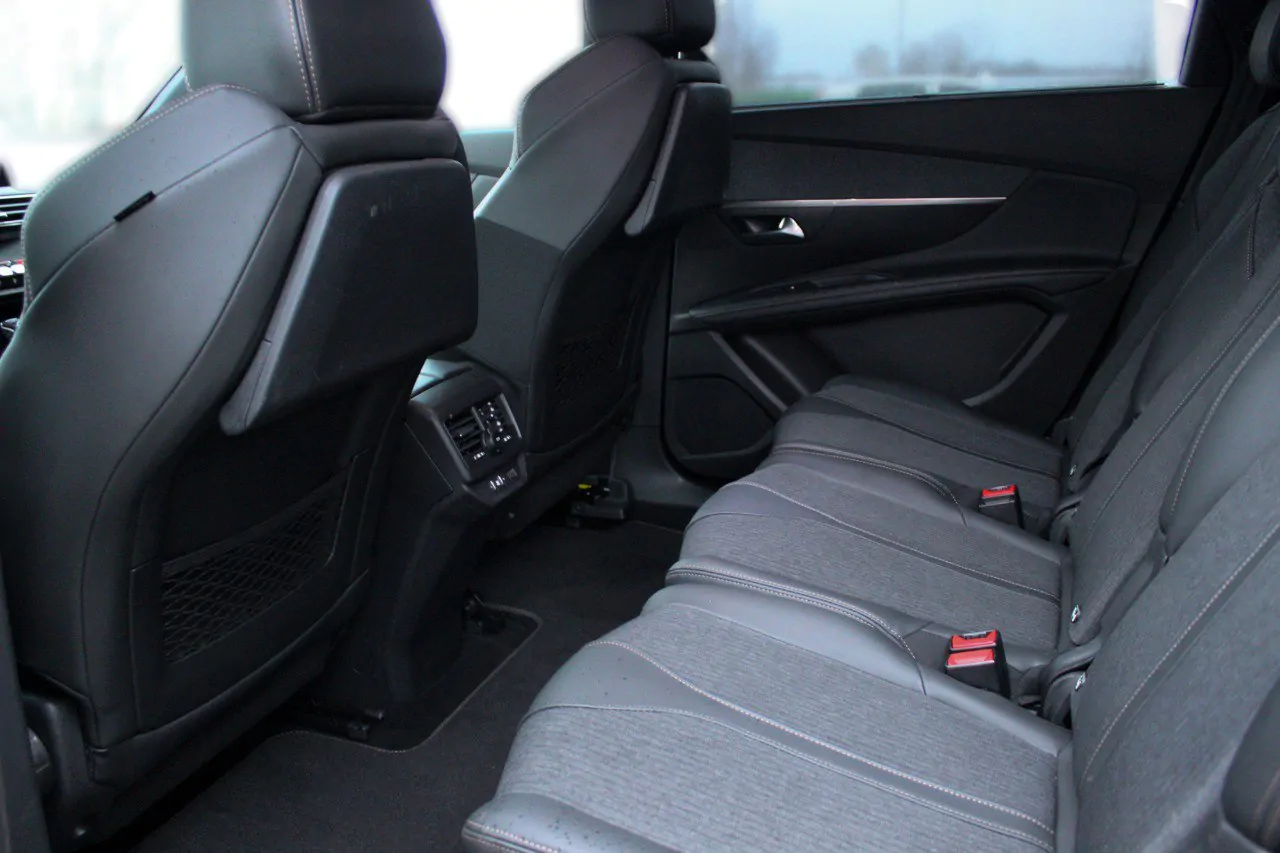 Peugeot 5008 задний ряд для пассажиров